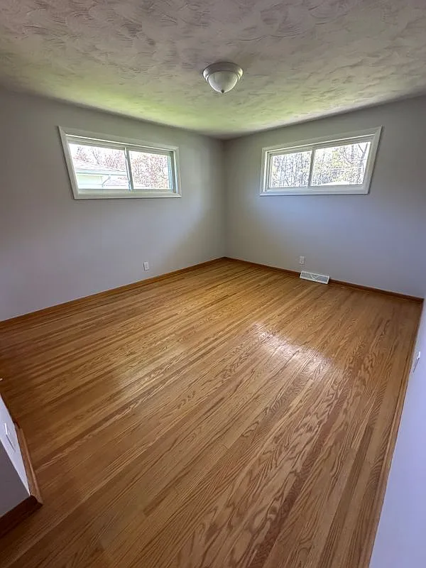 3 bed, 1.0 bath, 1234 sqft, $2,500 — Photo 3