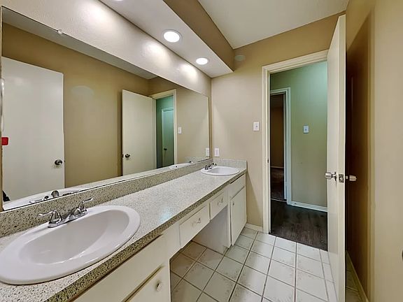 2nd image of 309 Valleyglen Dr