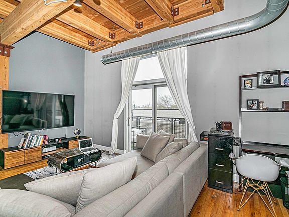 2nd image of 500 N Damen Ave APT 306