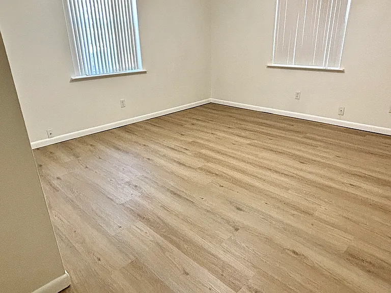 401 Crystal Ln — Photo 4