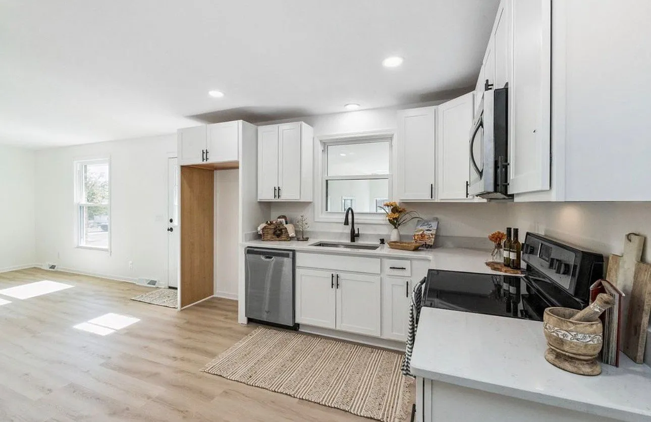 Newly renovated home with nice yard. — Photo 4