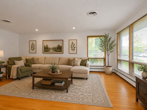 3rd image of 6238 W 63rd St