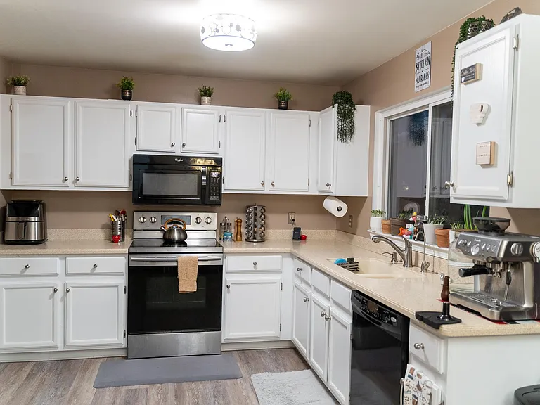 1825 Latimer Dr — Photo 22