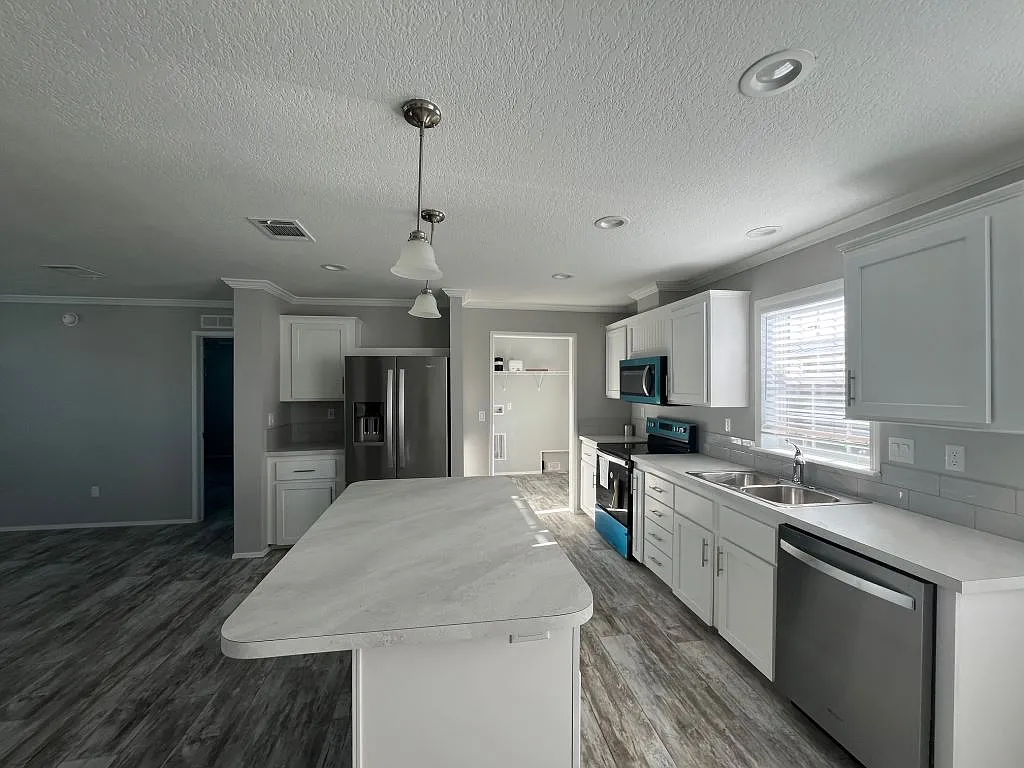 4 bed, 2.0 bath, 1460 sqft, $1,499 — Photo 2