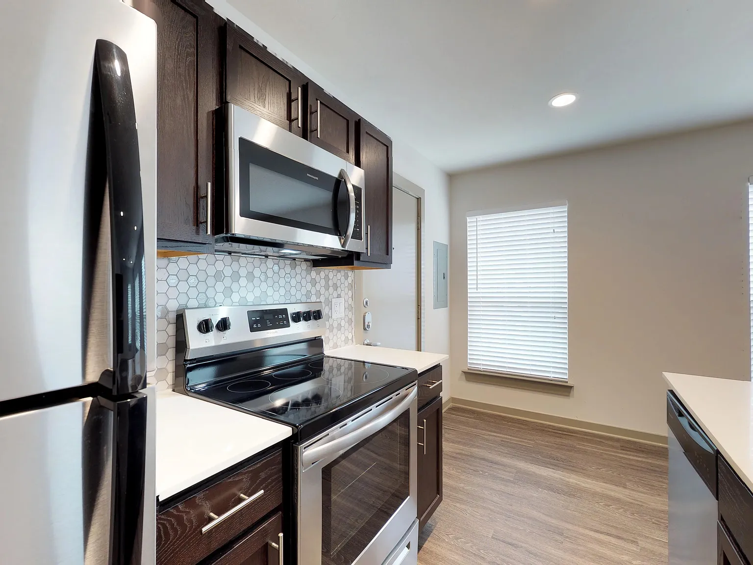 1 bed, 813 sqft, $1,450 — Photo 2