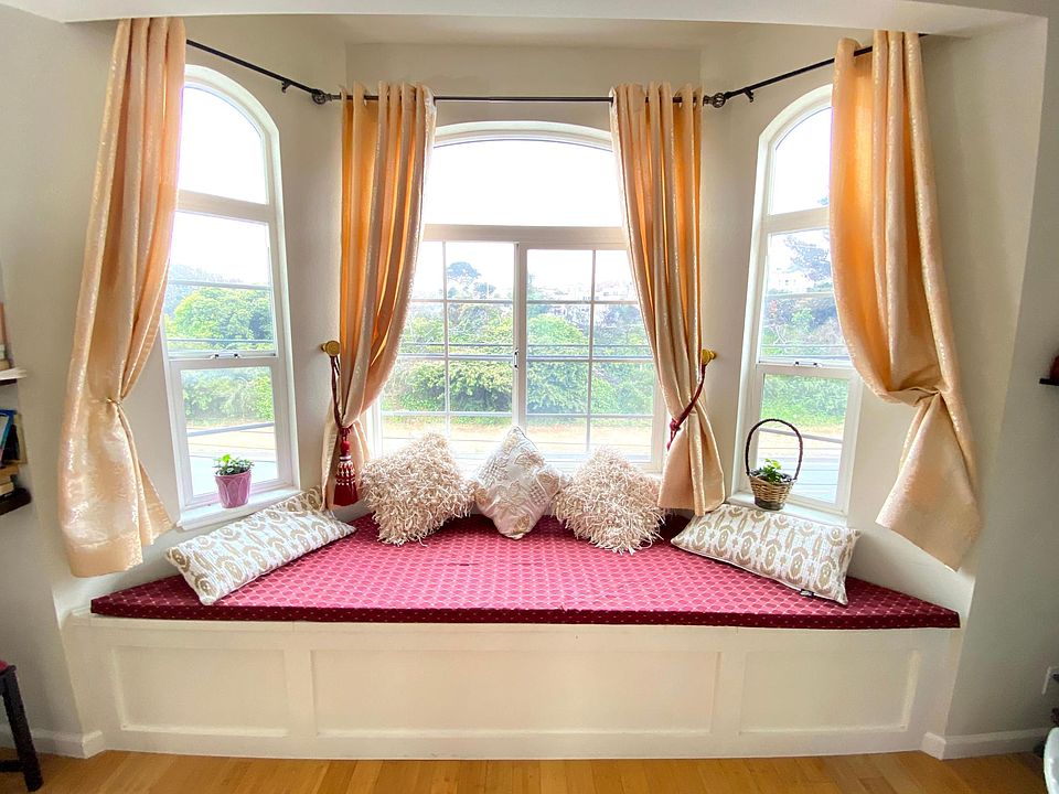 Bay-window seat
