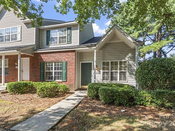 3rd image of 10169 Forest Landing Dr