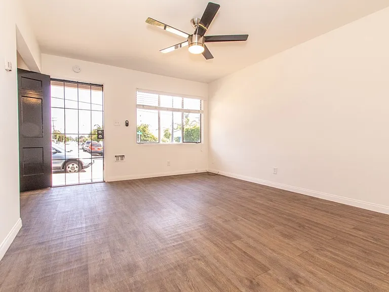 4205 Monroe Ave — Photo 5