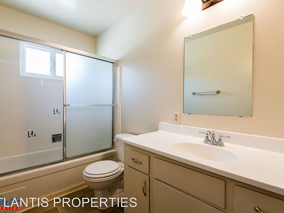 1st image of 870 Burbank Dr APT 03