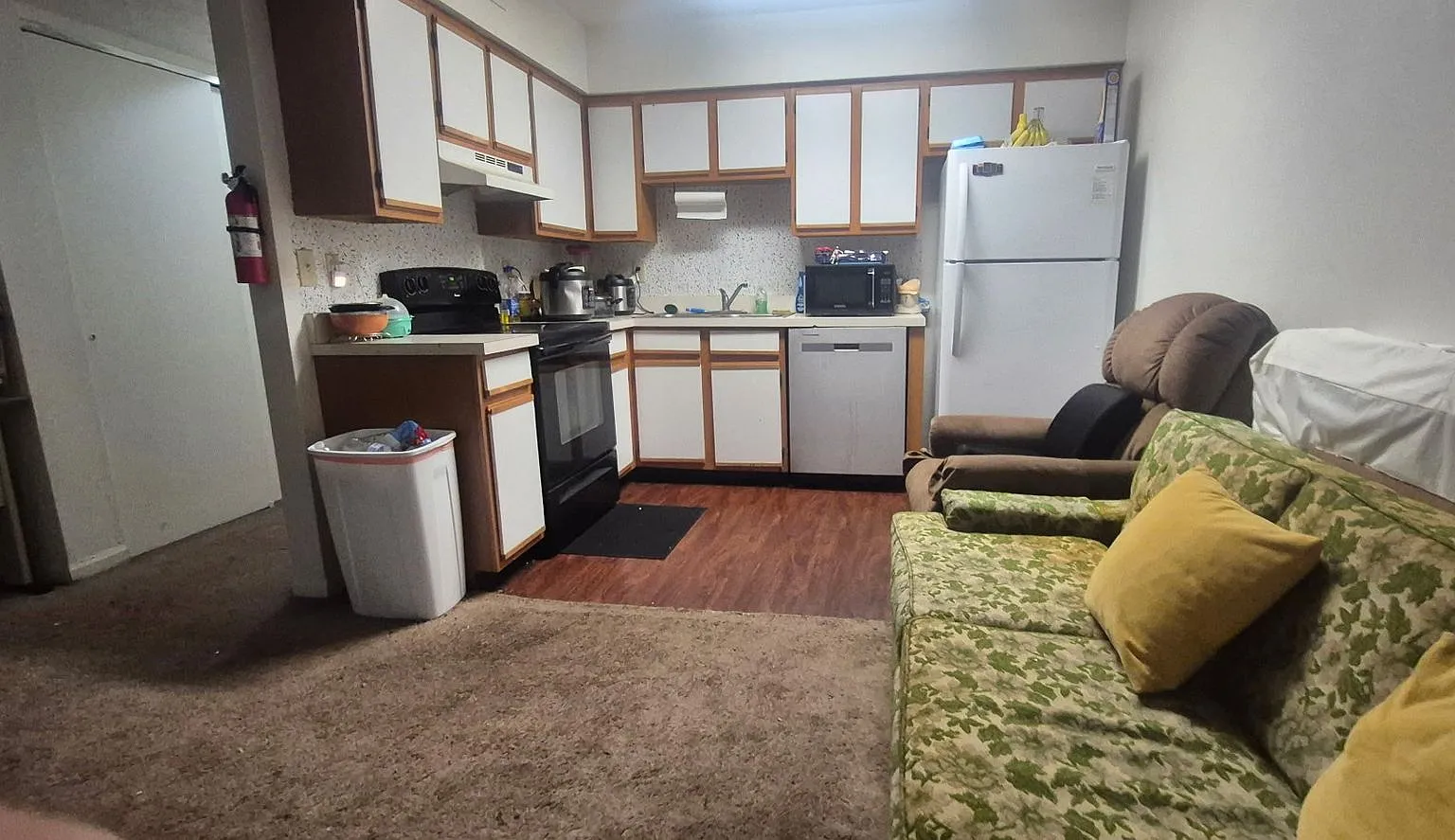1 Bed 1 Bath unit — Photo 2