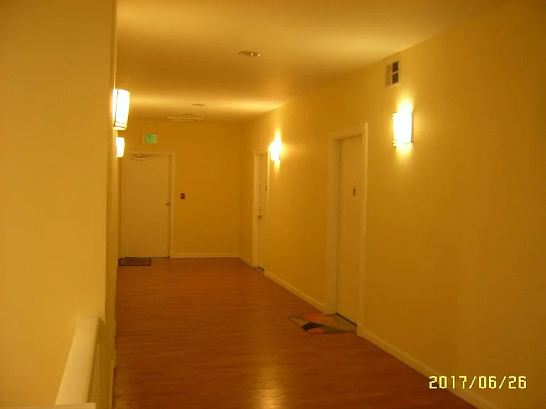 815 E Denny Way — Photo 8