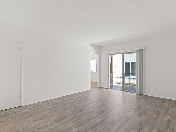 3rd image of 1143 10th St APT 8