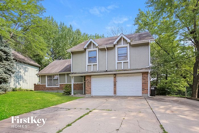 1st image of 1000 NW Woodview Cir