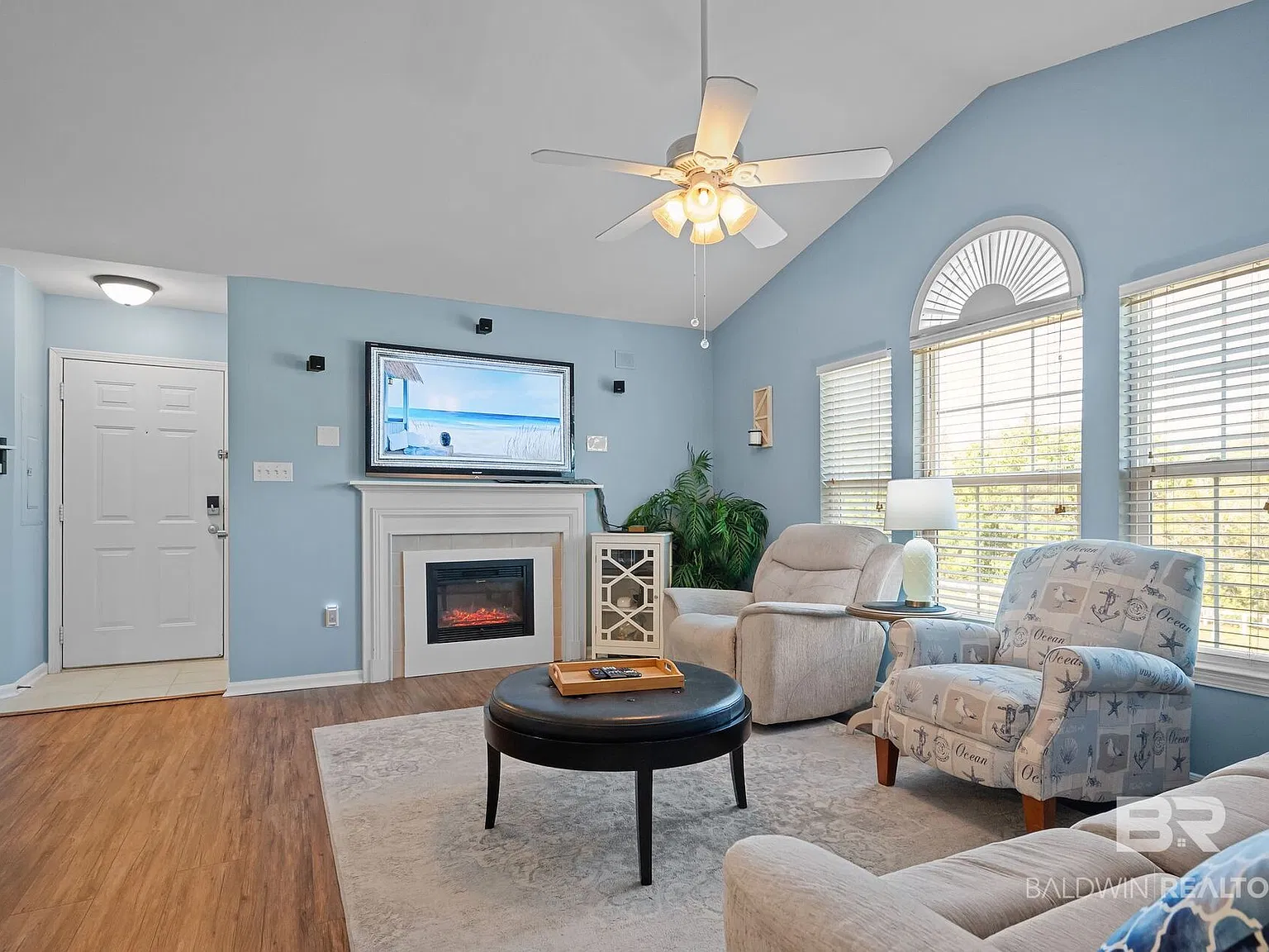 2 bed, 2.0 bath, 1004 sqft, $1,900 — Photo 4