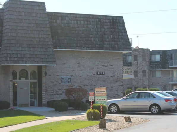 3235 S Manor Dr APT 104, Lansing, IL 60438