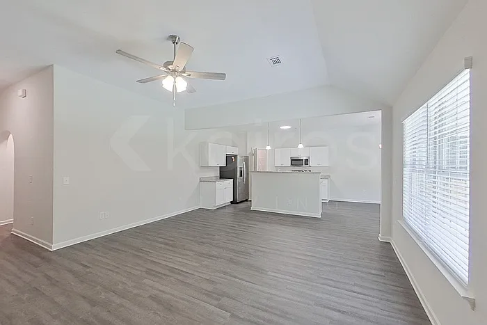 4 bed, 2.0 bath, 1764 sqft, $2,145 — Photo 2