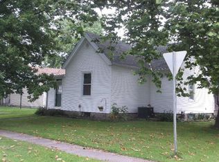 831 Locust St, Carthage, IL 62321