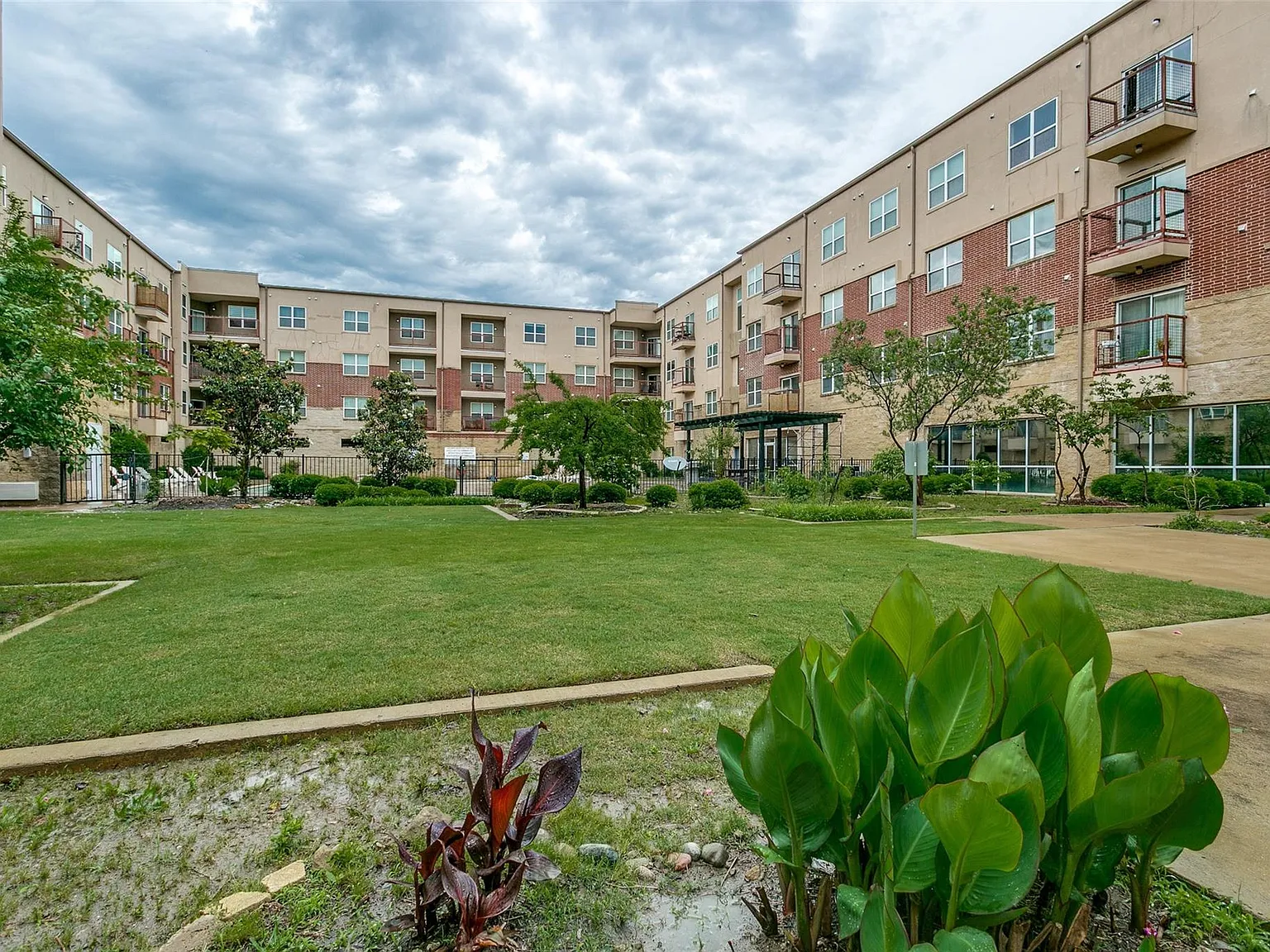 2 bed, 1100 sqft, $1,750 — Photo 1