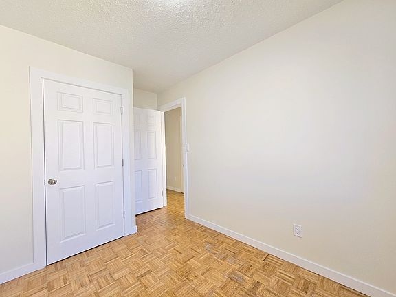 3rd image of 140 Royal Ter NW #140