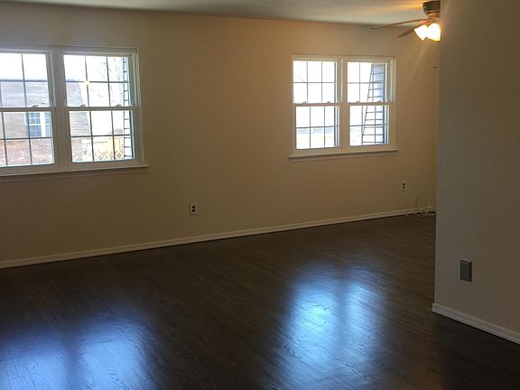 living room / dining combo