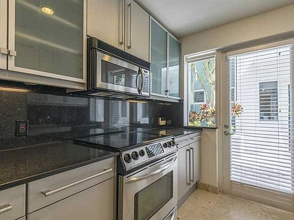 5th image of 210 Washington Ave #10