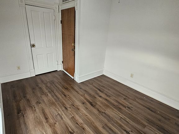3rd image of 206 E Benton St APT 4