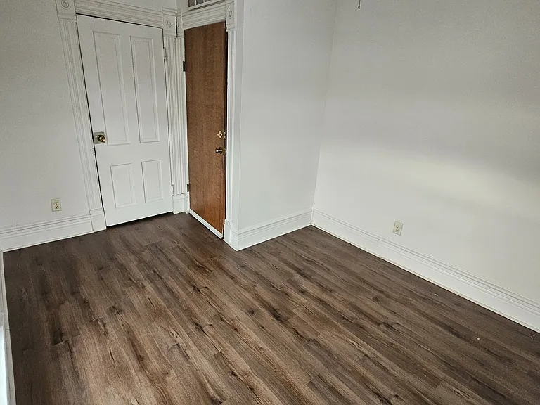 206 E Benton St #4 — Photo 3