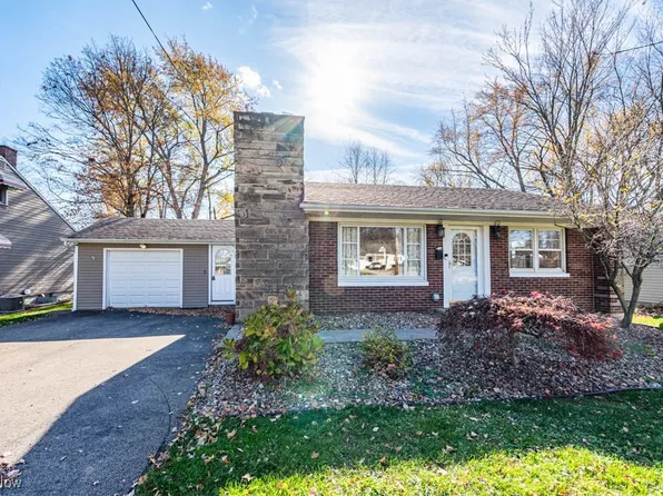 2707 Poland Village Blvd, Poland, OH 44514