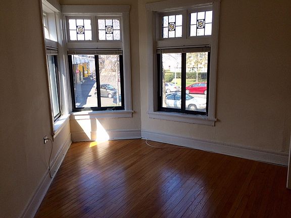 3rd image of 1439 W Sherwin Ave #1