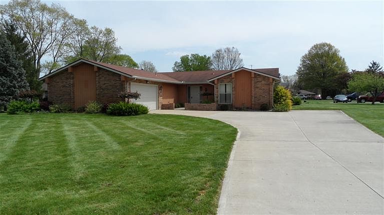 1st image of 1895 Lakeshore Dr