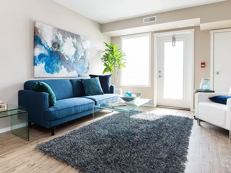 1020 Dufferin Ave E — Photo 4