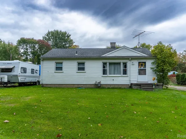 21847 Bohn Rd, Belleville, MI 48111