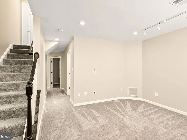 10032 Moxleys Ford Ln — Photo 28