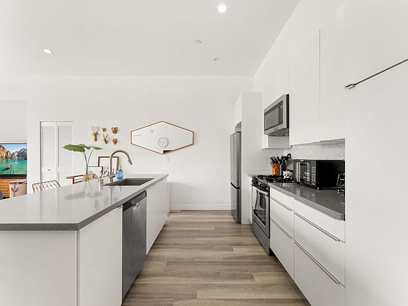 5th image of 4021 Georgia St #10