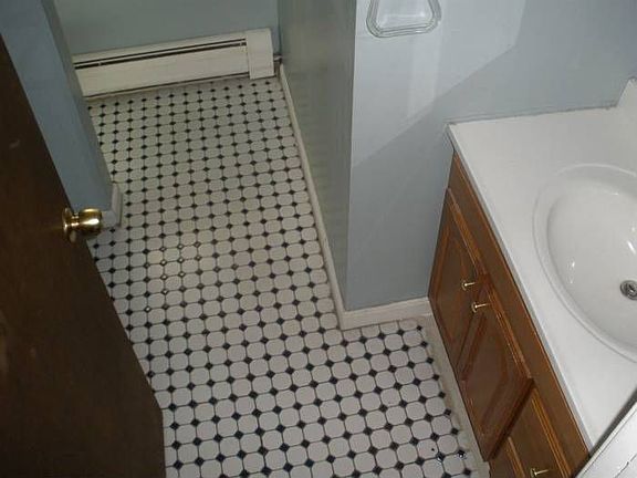 4th image of 1 Grant Ct APT 8