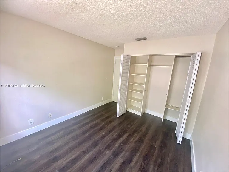 837 Tanglewood Cir — Photo 15