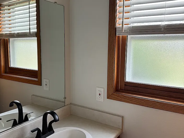 W186S8605 Douglas Dr — Photo 7