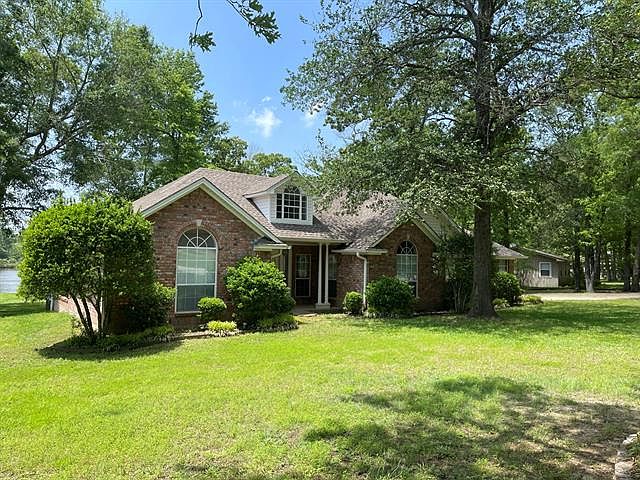 1st image of 403 Dogwood Dr