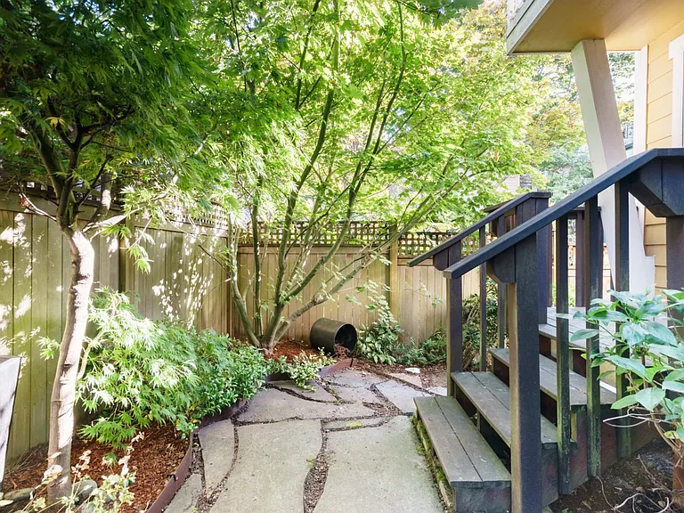 416 11th Ave E #A — Photo 25
