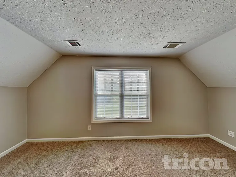 101 Midland Dr — Photo 16