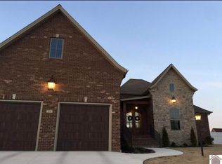 210 Forest Ridge Cv, Paducah, KY 42003