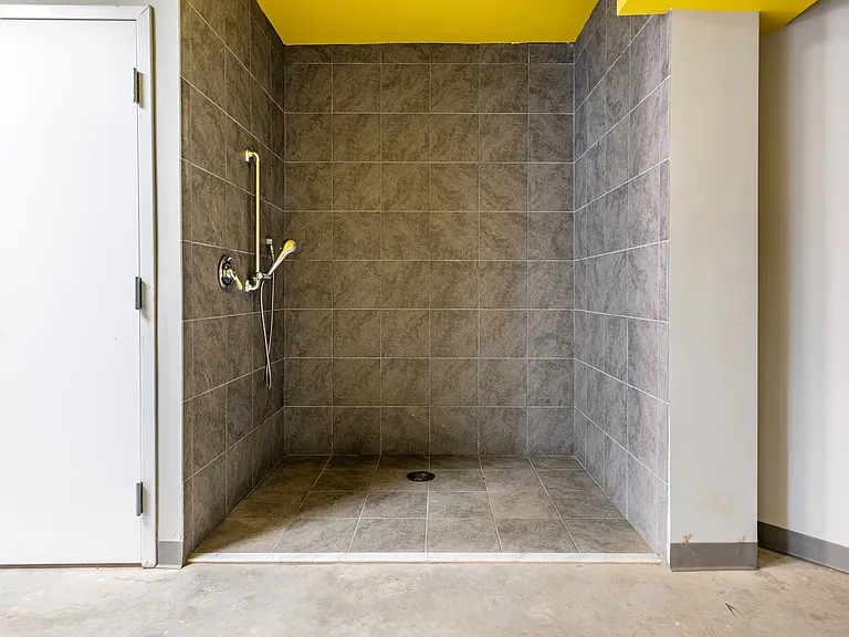 605 West End — Photo 21