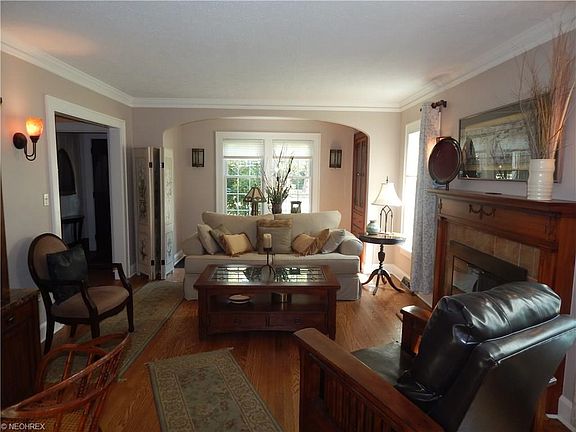 4th image of 2914 Crescent Dr NE