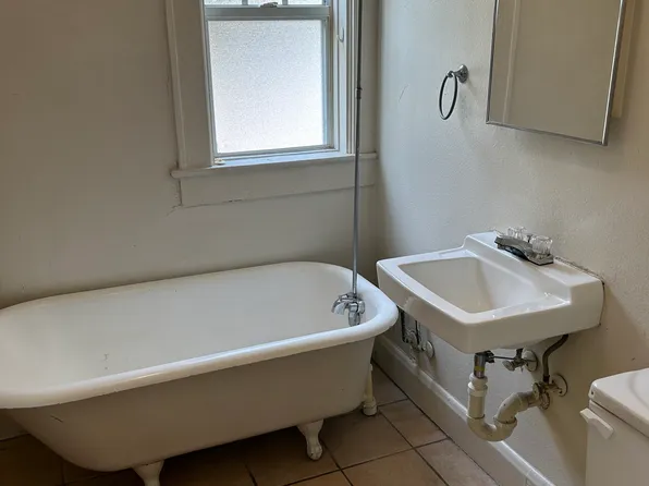 918 12th St W APT D, Bradenton, FL 34205