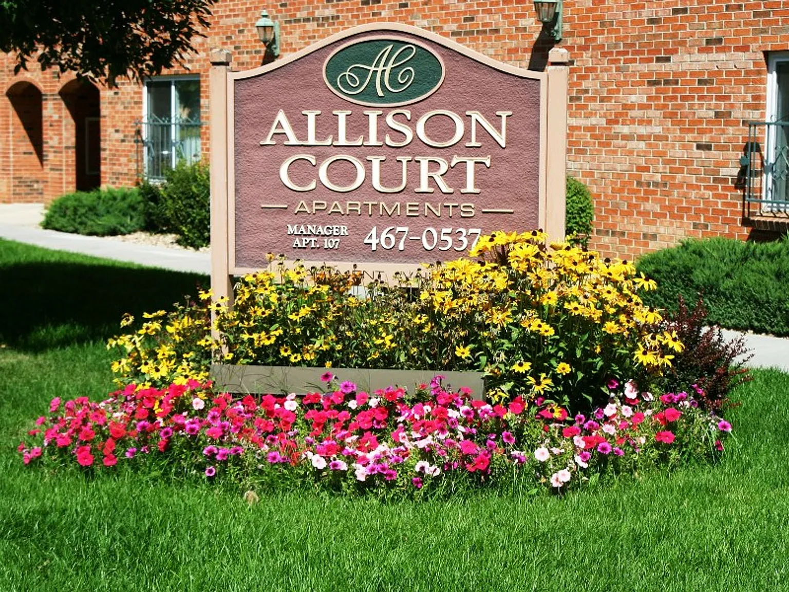 Allison Court Apartments — Photo 1