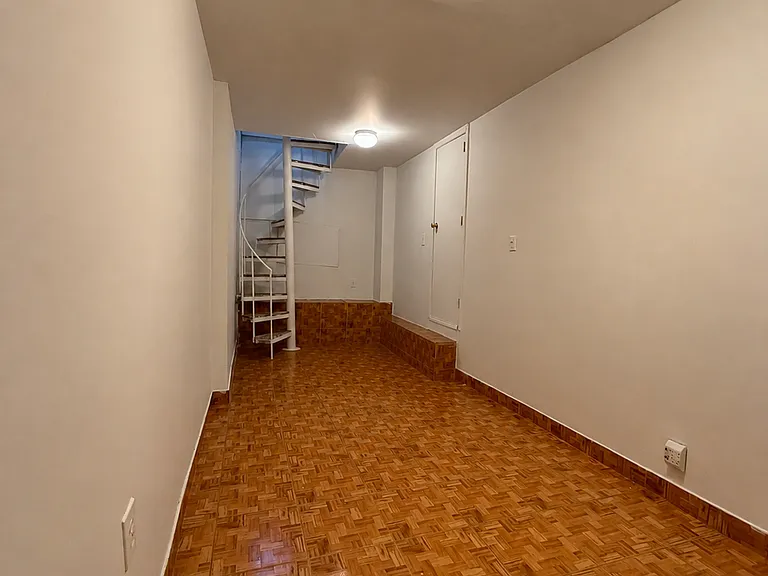 160 Orchard St #2R — Photo 6