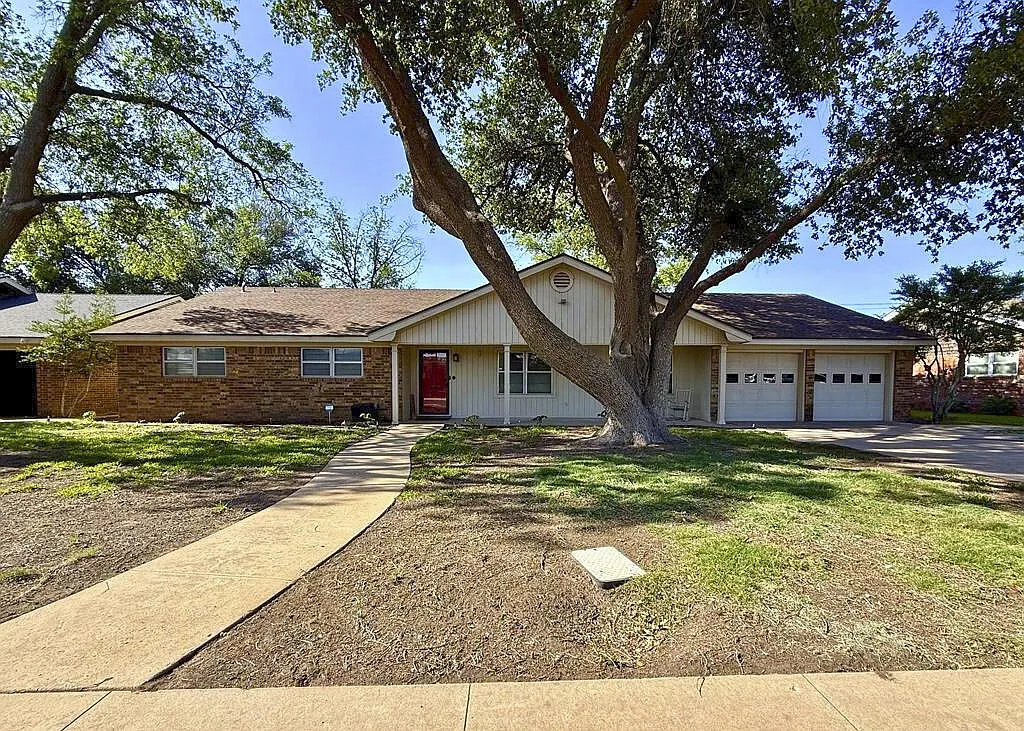 4 bed, 2.0 bath, 2442 sqft, $3,000 — Photo 1