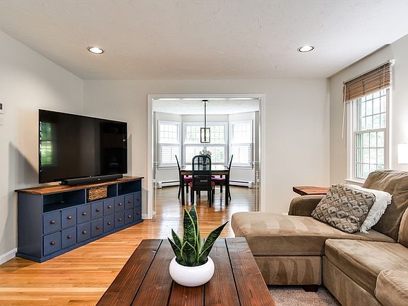 5th image of 92 Flanagan Dr