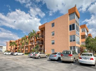 3048 Sunrise Lakes Dr #114, Sunrise, FL 33322