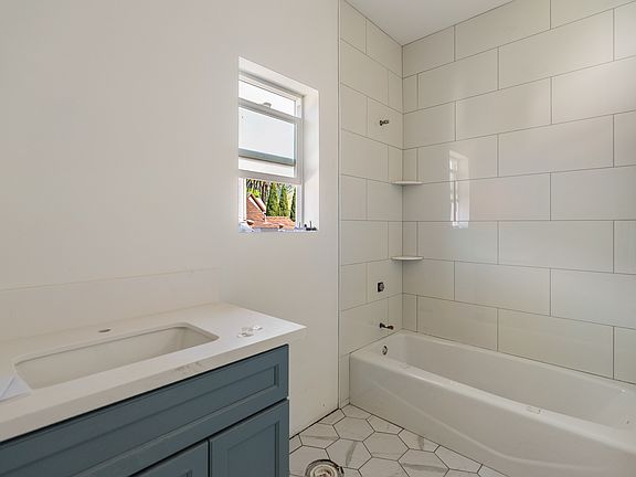 4th image of 100 Mill St #1222